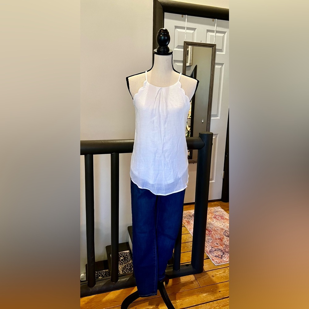 I.N. San Francisco Sleeveless Scallop Edge Pull-On Tank Top